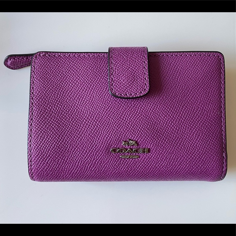 SOLD - Coach medium corner zip wallet
